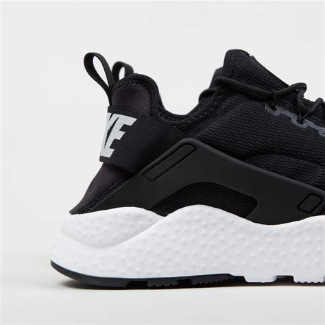 huarache run black and white